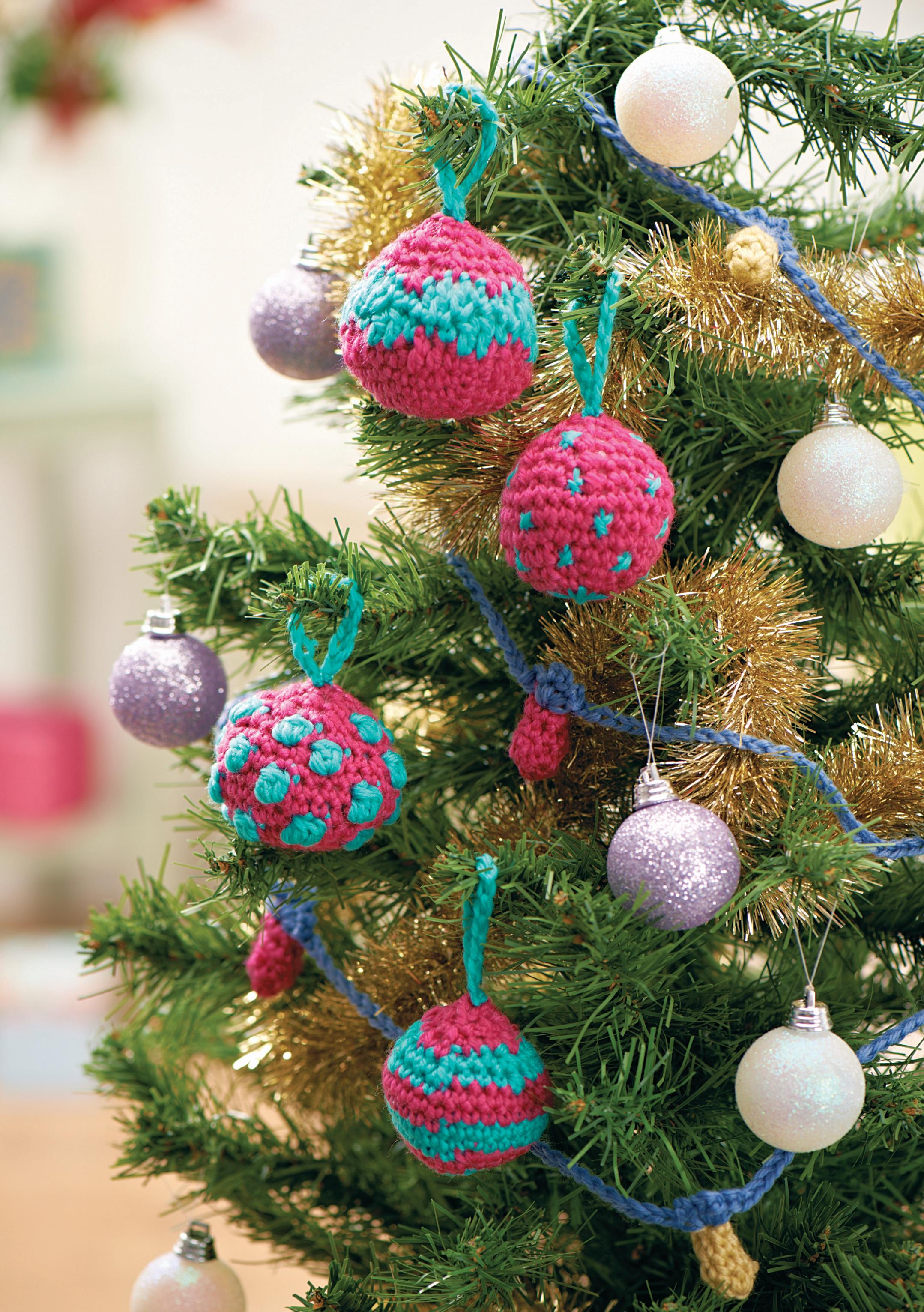 Crochet baubles and fairy lights garland Crochet Pattern